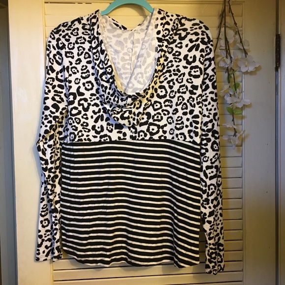 Sew In Love Medium Sweater with Hood | Animal print & Stripes - Picture 2 of 4